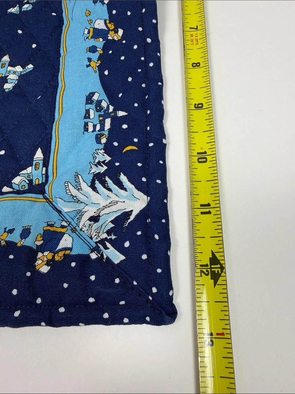 Vera Bradley Designs Winter Village Quilted Placemat & 4 Napkin Set Holiday
